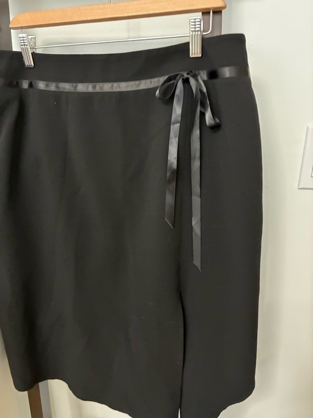 Pierre Cardin Black Skirt Satin Ribbon at waist asymmetrical hem & slit Sz 16 - Picture 2 of 10